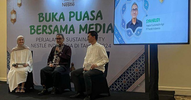 (tengah) Syahrudi, Head of Suistanable Agri PT Nestlé Indonesia - Popmama.com/Putri Syifa N